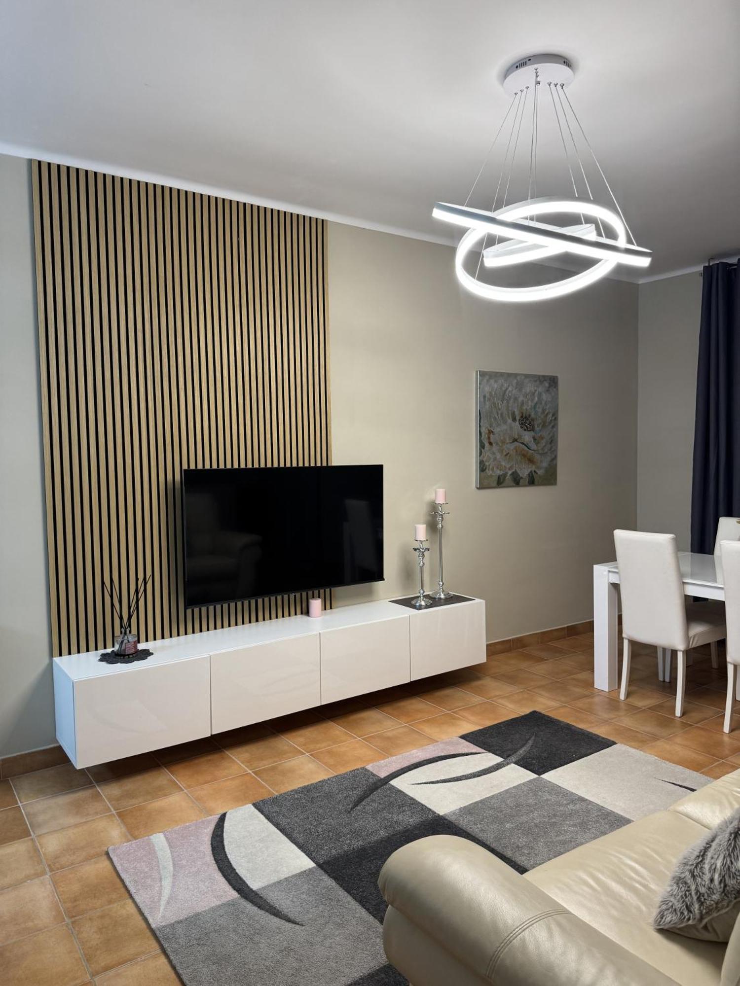 Nicol Apartment